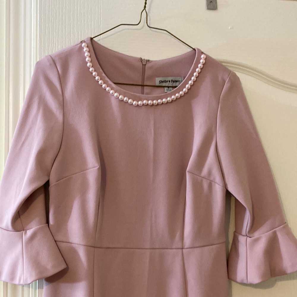 SHELBY & PALMER STRING PEARL RUFFLE SLEEVE DRESS.